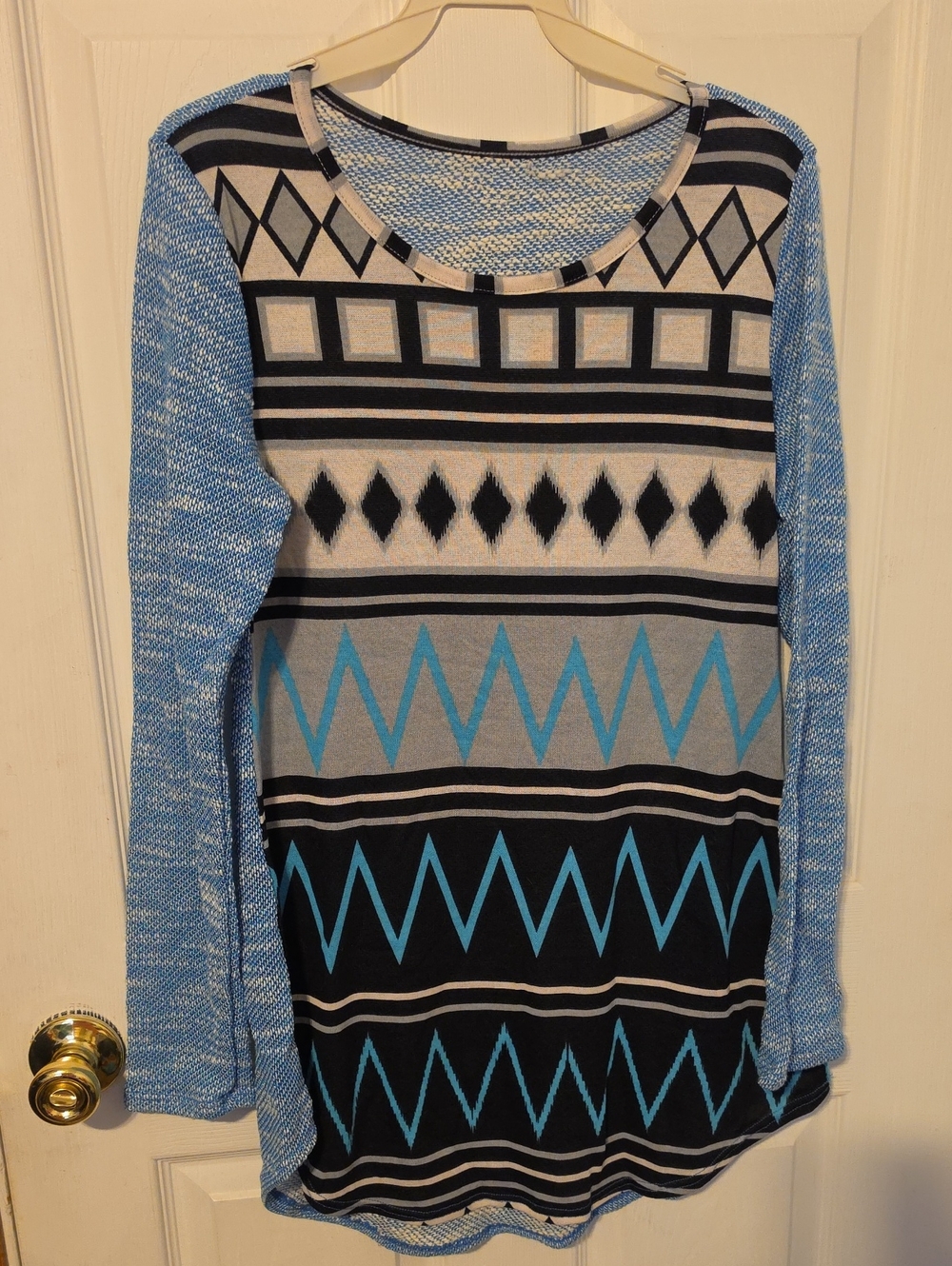 Blue Patterned Women's Sweater Top. New Without Tags M Medium
